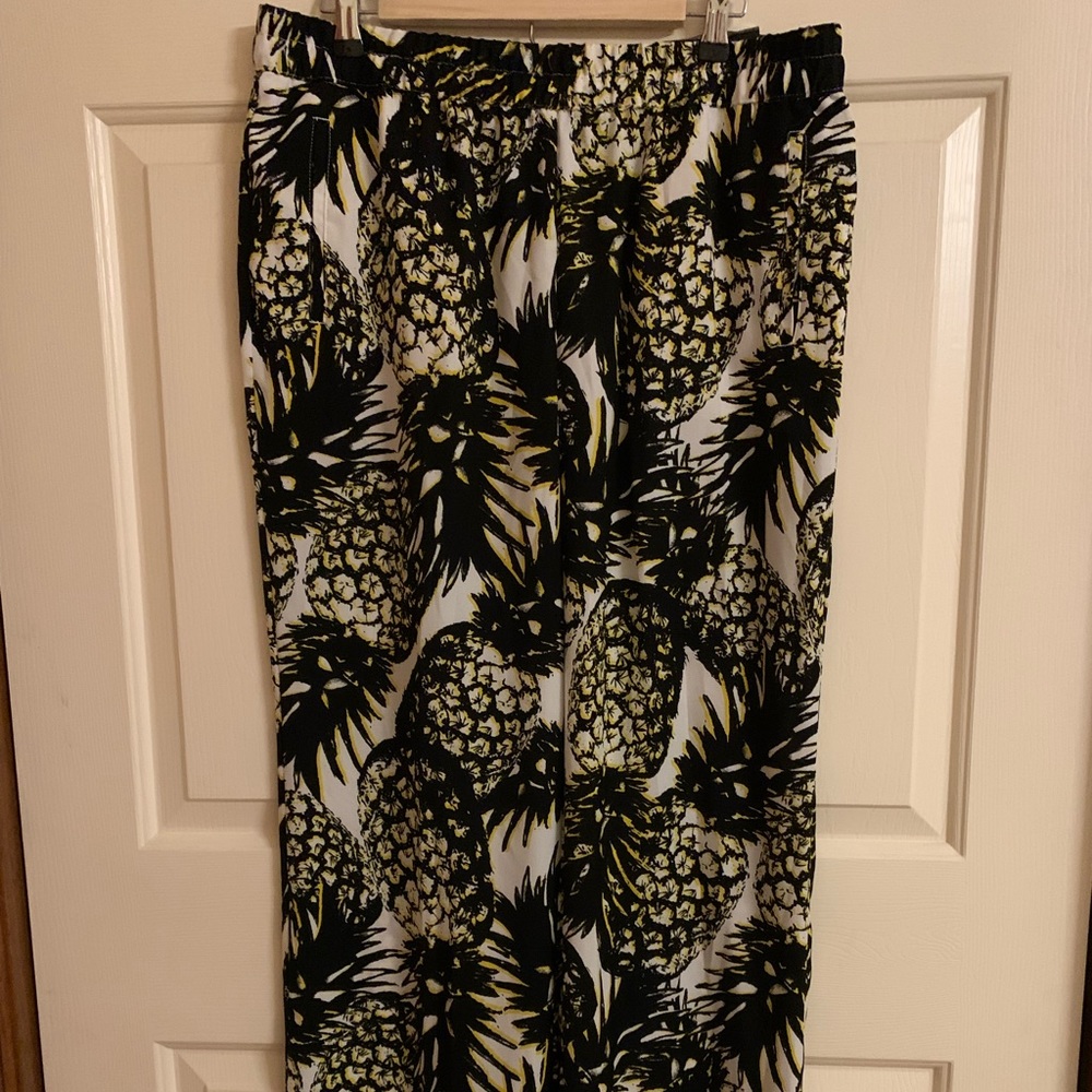 Pineapple print pants!